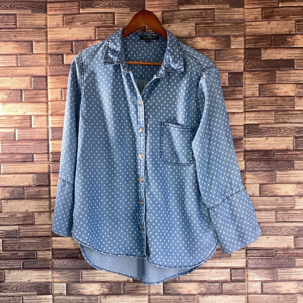 EUC Velvet Heart Chambray Button-Up Shirt W/ Arrow Prints Size Large